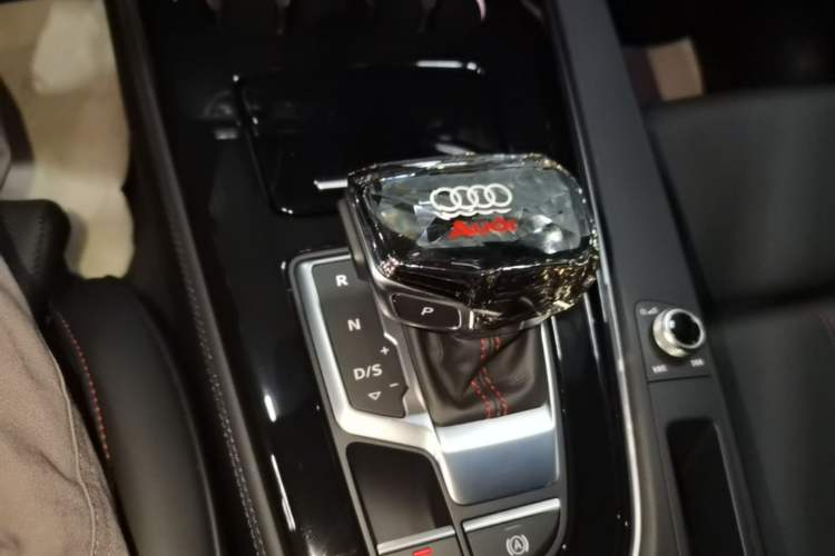 Used Audi A4L 2025 2 Million Units Enjoyment Version 40 TFSI Luxury Dynamic Edition Gear Lever