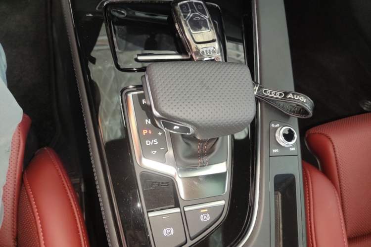 Used Audi A4L 2025 2 Million Units Enjoyment Version 40 TFSI Luxury Dynamic Edition Gear Lever