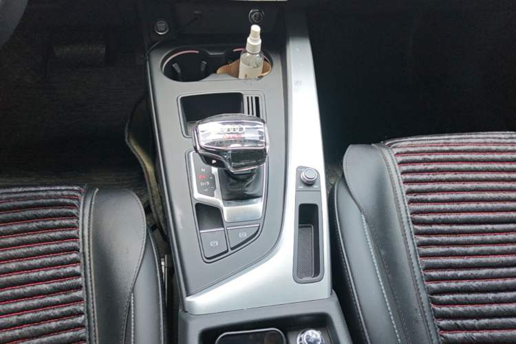 Used Audi A4L 2025 2 Million Units Enjoyment Version 40 TFSI Stylish and Dynamic Type Gear Lever