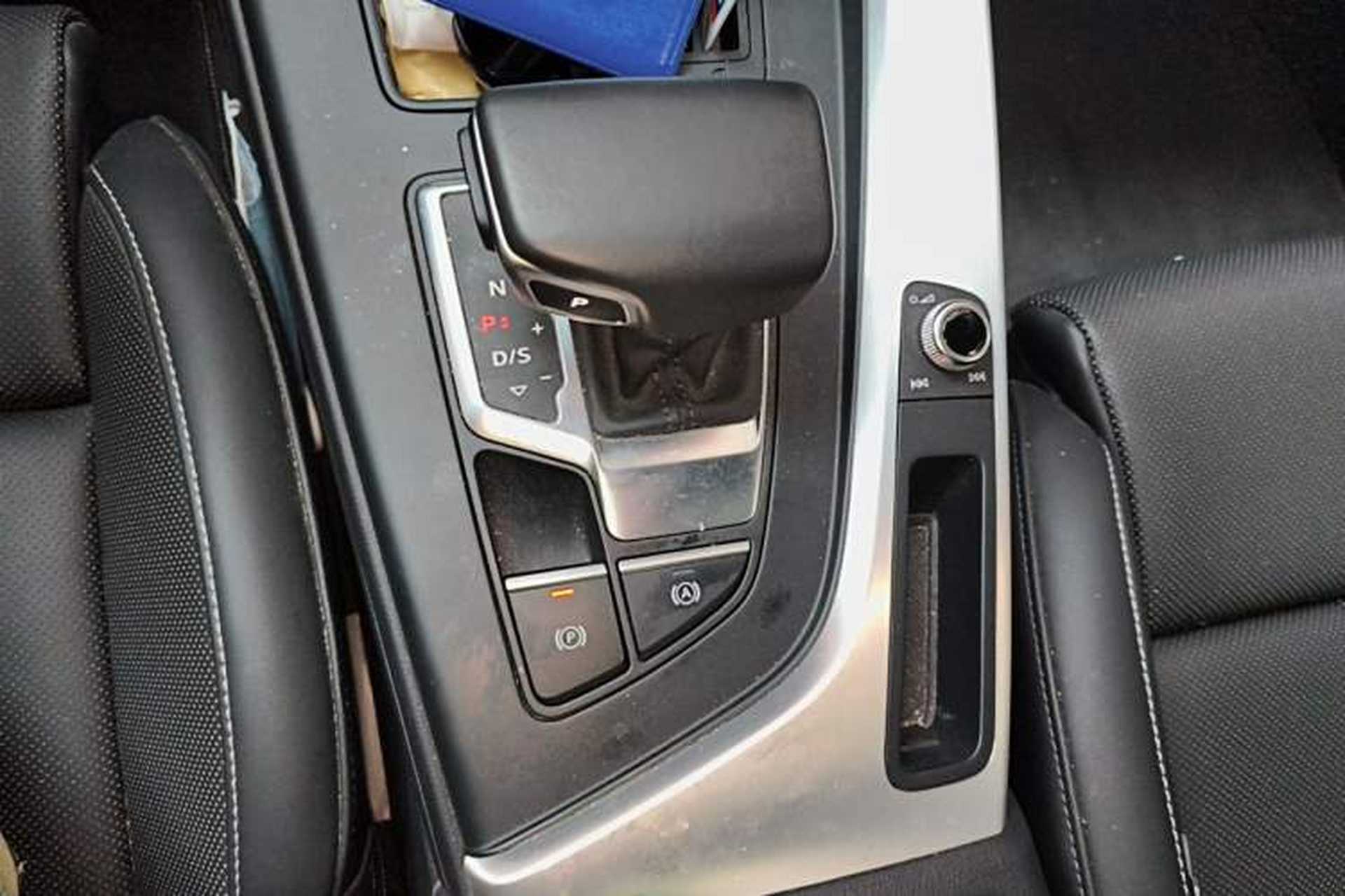 Used Audi A4L 2025 2 Million Units Enjoyment Version 40 TFSI Stylish and Dynamic Type Gear Lever
