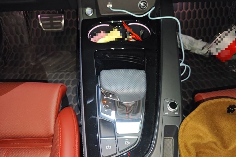 Used Audi A4L 2025 2 Million Units Enjoyment Version 40 TFSI Luxury Dynamic Edition Gear Lever