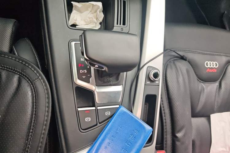 Used Audi A4L 2025 2 Million Units Enjoyment Version 40 TFSI Stylish and Dynamic Type Gear Lever
