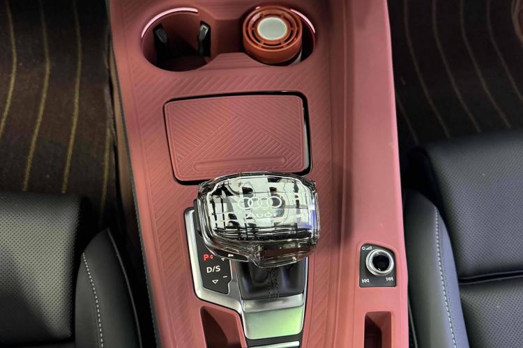 Used Audi A4L 2025 2 Million Units Enjoyment Version 40 TFSI Luxury Dynamic Edition Gear Lever