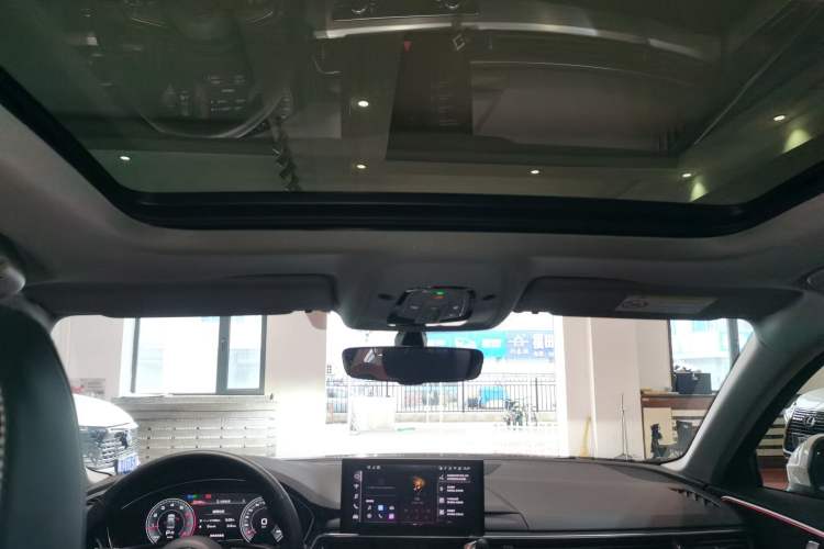 Used Audi A4L 2025 2 Million Units Enjoyment Version 40 TFSI Stylish and Dynamic Type Headliner