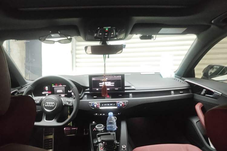 Used Audi A4L 2025 2 Million Units Enjoyment Version 40 TFSI Luxury Dynamic Edition Headliner