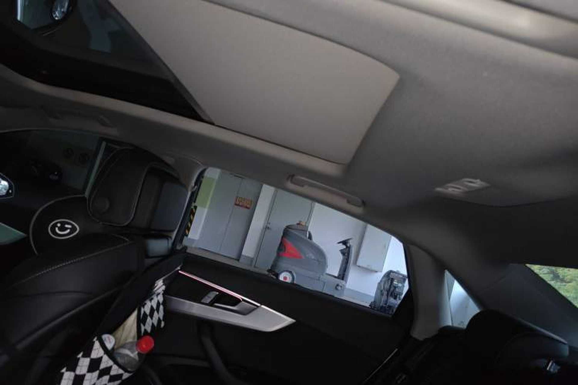 Used Audi A4L 2025 2 Million Units Enjoyment Version 40 TFSI Stylish and Dynamic Type Headliner