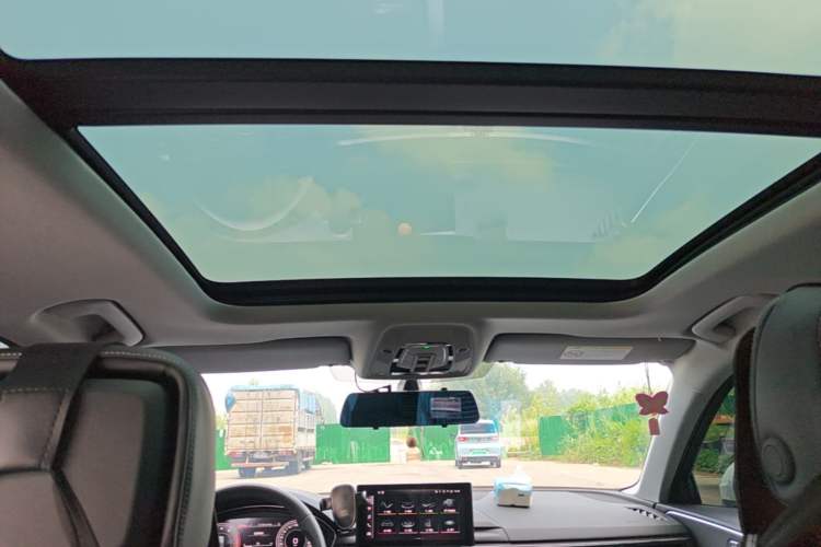 Used Audi A4L 2025 2 Million Units Enjoyment Version 40 TFSI Stylish and Dynamic Type Headliner