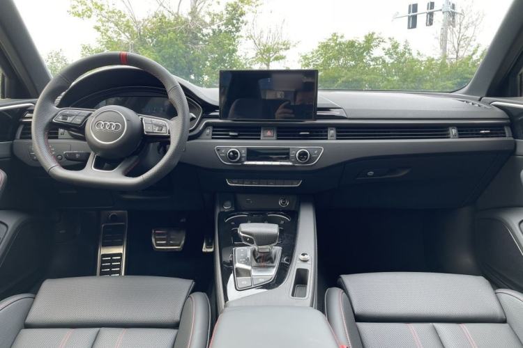 Used Audi A4L 2025 2 Million Units Enjoyment Version 40 TFSI Luxury Dynamic Edition Interior 1