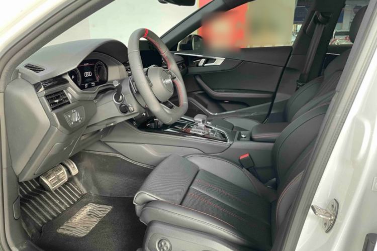 Used Audi A4L 2025 2 Million Units Enjoyment Version 40 TFSI Luxury Dynamic Edition Interior 2