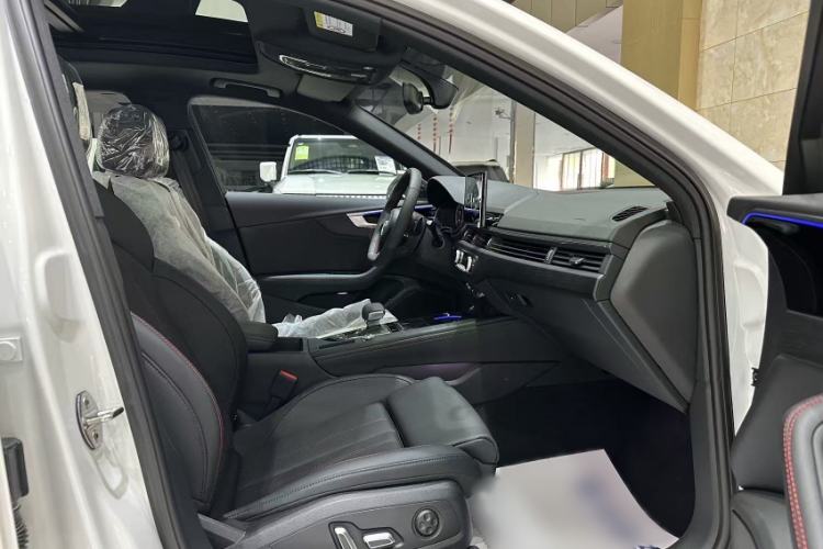 Used Audi A4L 2025 2 Million Units Enjoyment Version 40 TFSI Luxury Dynamic Edition Interior 2