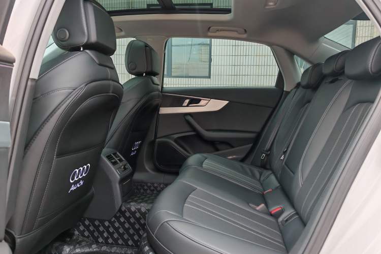 Used Audi A4L 2025 2 Million Units Enjoyment Version 40 TFSI Stylish and Dynamic Type Interior 3