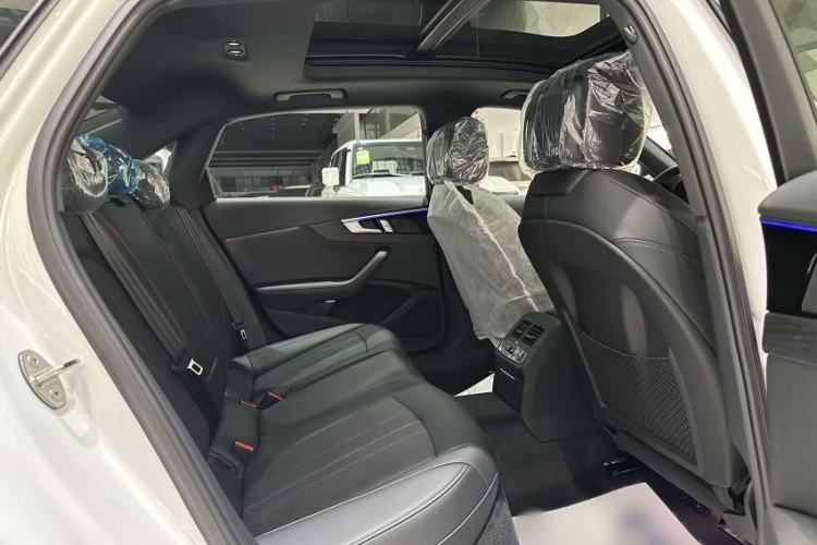 Used Audi A4L 2025 2 Million Units Enjoyment Version 40 TFSI Luxury Dynamic Edition Interior 3