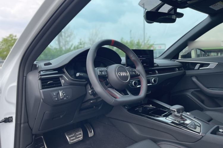 Used Audi A4L 2025 2 Million Units Enjoyment Version 40 TFSI Luxury Dynamic Edition Interior 4