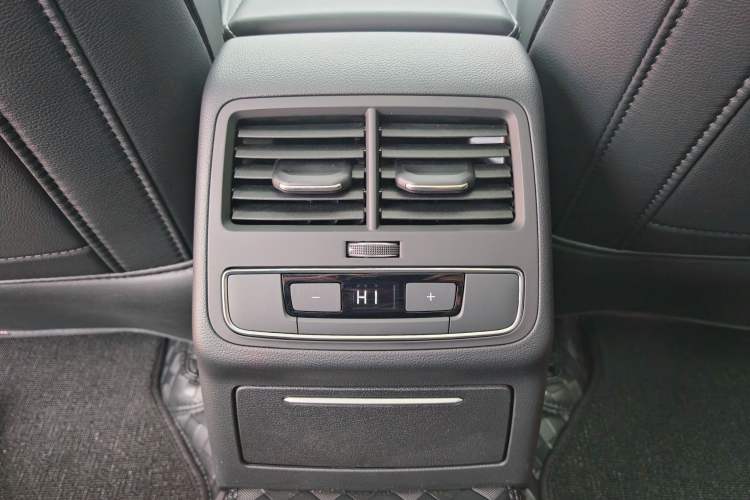 Used Audi A4L 2025 2 Million Units Enjoyment Version 40 TFSI Stylish and Dynamic Type Interior 4