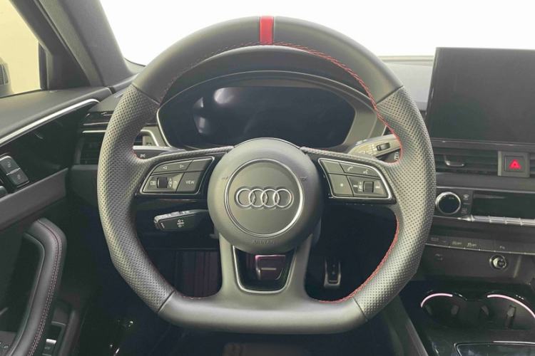 Used Audi A4L 2025 2 Million Units Enjoyment Version 40 TFSI Luxury Dynamic Edition Interior 4