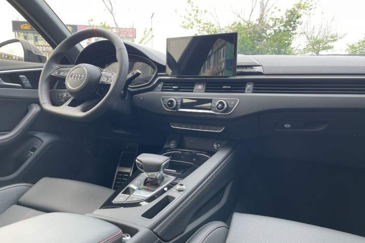 Used Audi A4L 2025 2 Million Units Enjoyment Version 40 TFSI Luxury Dynamic Edition Interior 5