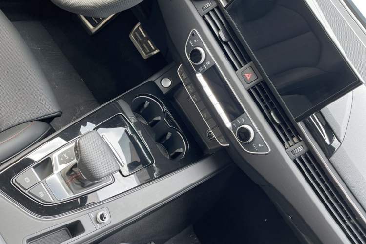 Used Audi A4L 2025 2 Million Units Enjoyment Version 40 TFSI Luxury Dynamic Edition Interior 7