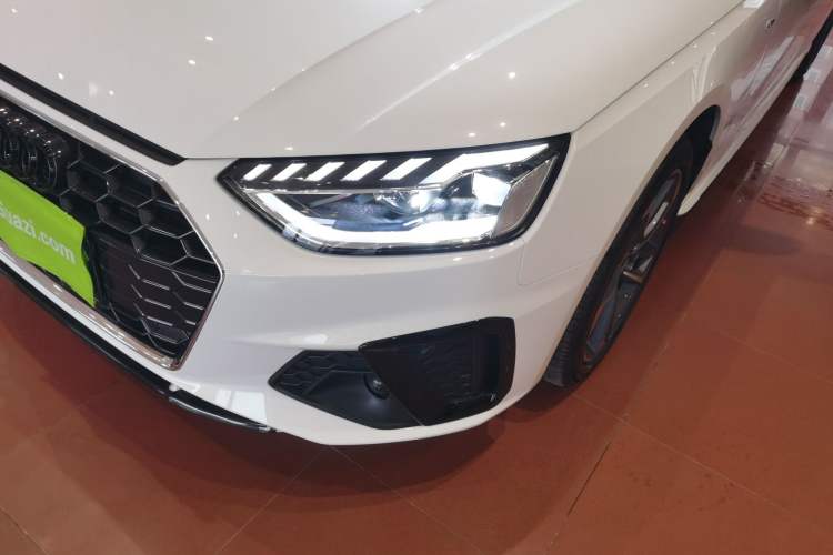 Used Audi A4L 2025 2 Million Units Enjoyment Version 40 TFSI Stylish and Dynamic Type Left Front Headlight