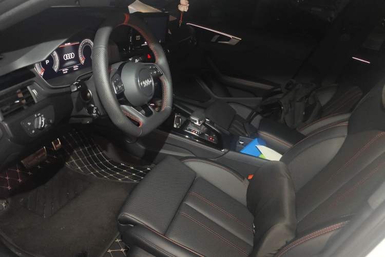 Used Audi A4L 2025 2 Million Units Enjoyment Version 40 TFSI Luxury Dynamic Edition Left Front Seat