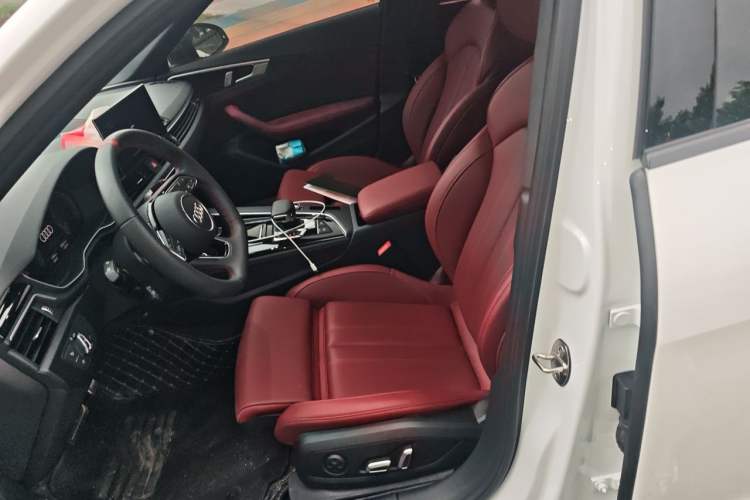 Used Audi A4L 2025 2 Million Units Enjoyment Version 40 TFSI Luxury Dynamic Edition Left Front Seat