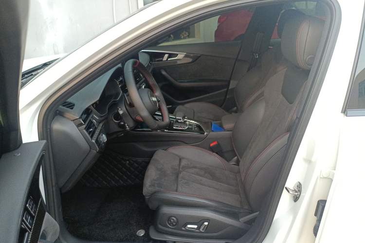 Used Audi A4L 2025 2 Million Units Enjoyment Edition 45 TFSI quattro Prestige Dynamic Type Left Front Seat