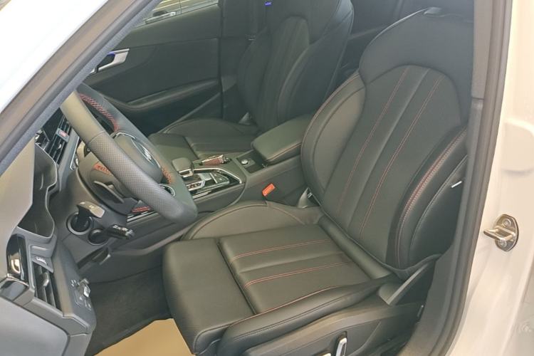 Used Audi A4L 2025 2 Million Units Enjoyment Version 40 TFSI Luxury Dynamic Edition Left Front Seat