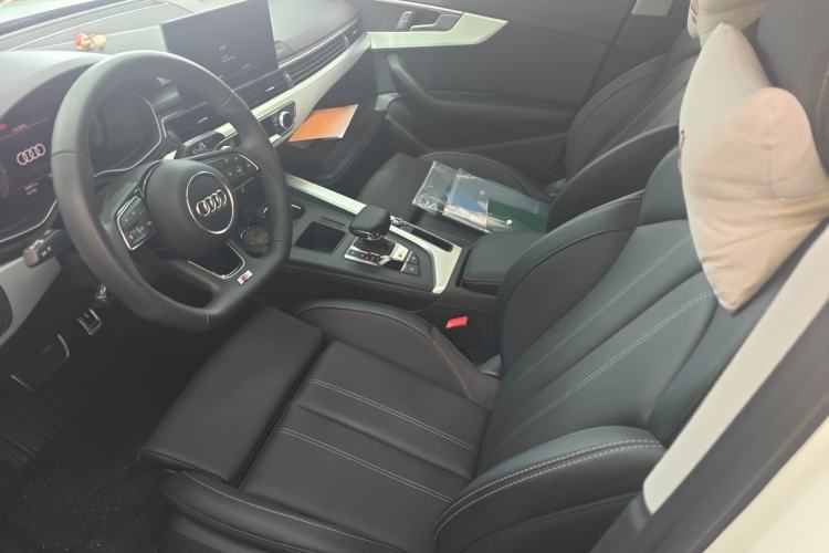 Used Audi A4L 2025 2 Million Units Enjoyment Version 40 TFSI Stylish and Dynamic Type Left Front Seat
