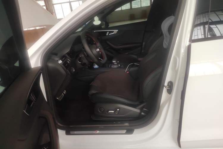 Used Audi A4L 2025 2 Million Units Enjoyment Version 40 TFSI Luxury Dynamic Edition Left Front Seat