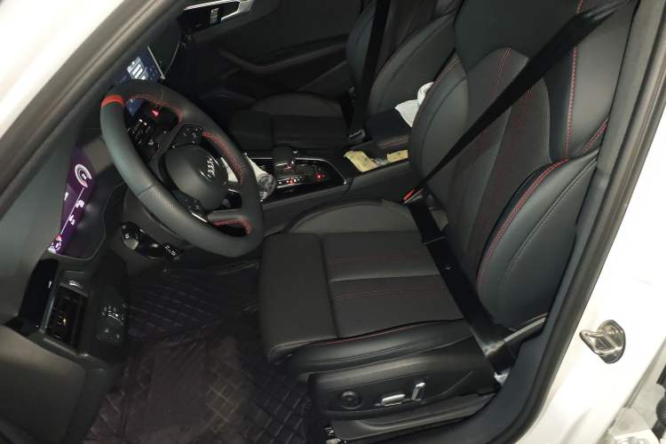 Used Audi A4L 2025 2 Million Units Enjoyment Version 40 TFSI Luxury Dynamic Edition Left Front Seat