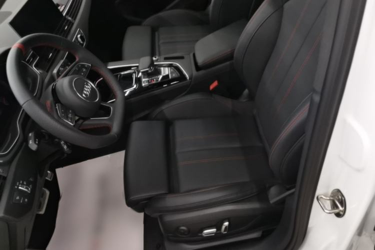 Used Audi A4L 2025 2 Million Units Enjoyment Version 40 TFSI Luxury Dynamic Edition Left Front Seat