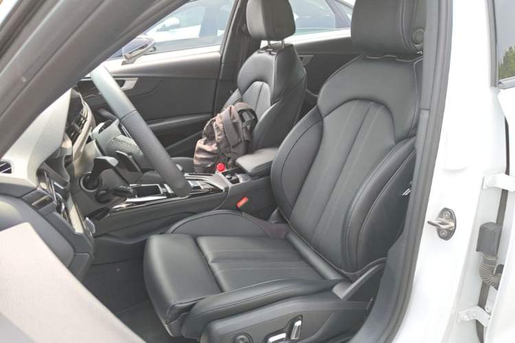 Used Audi A4L 2025 2 Million Units Enjoyment Version 40 TFSI Luxury Dynamic Edition Left Front Seat