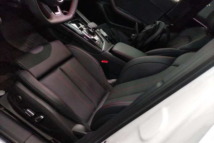Used Audi A4L 2025 2 Million Units Enjoyment Version 40 TFSI Luxury Dynamic Edition Left Front Seat