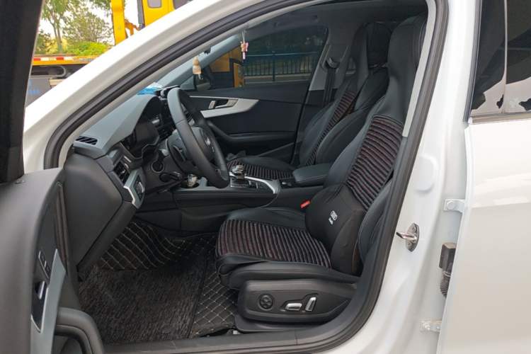 Used Audi A4L 2025 2 Million Units Enjoyment Version 40 TFSI Stylish and Dynamic Type Left Front Seat