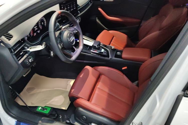 Used Audi A4L 2025 2 Million Units Enjoyment Version 40 TFSI Luxury Dynamic Edition Left Front Seat