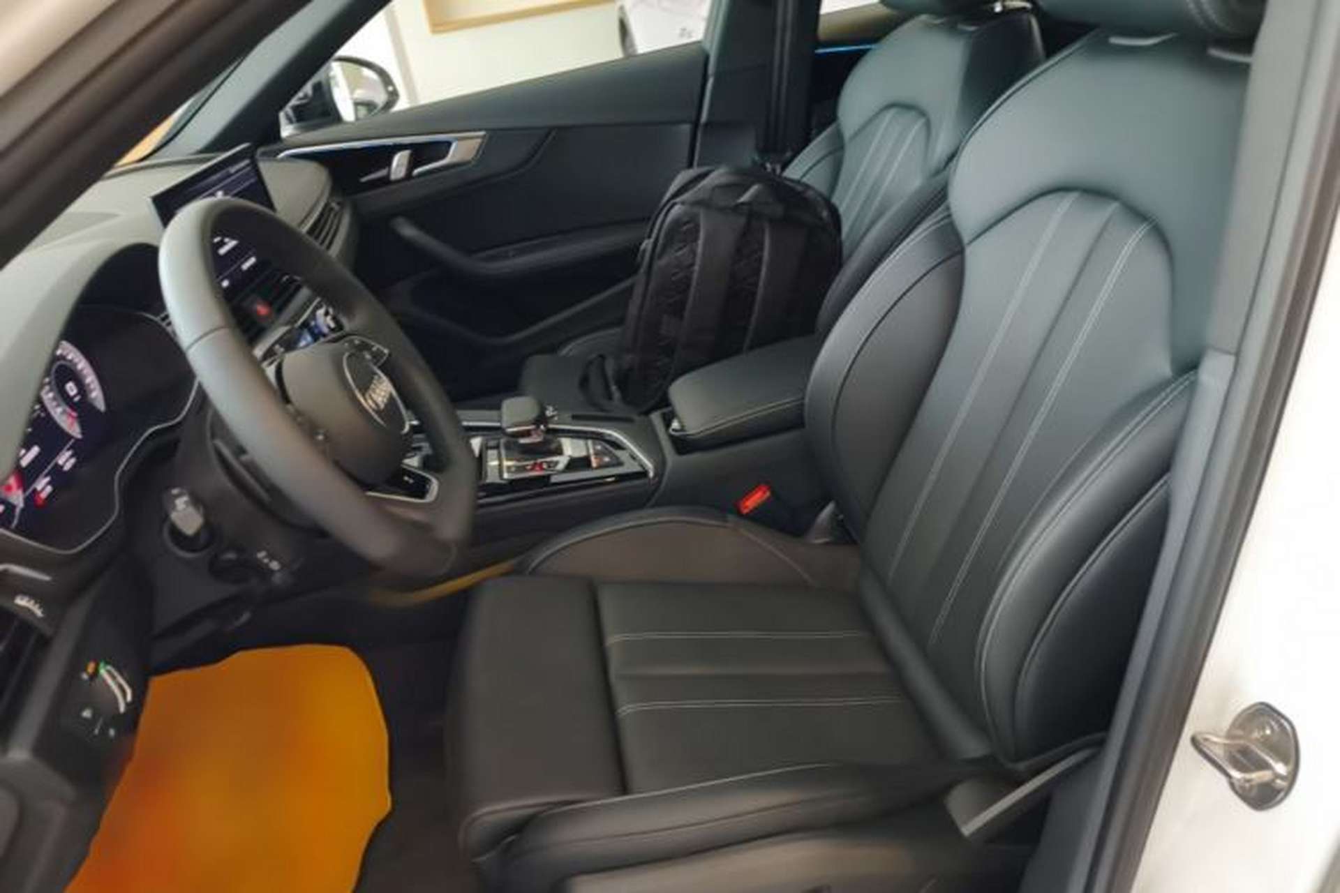 Used Audi A4L 2025 2 Million Units Enjoyment Version 40 TFSI Luxury Dynamic Edition Left Front Seat