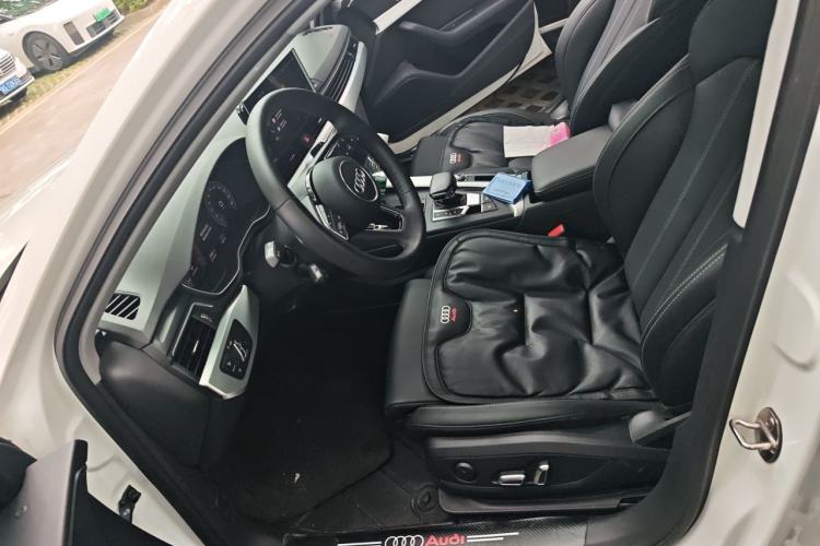 Used Audi A4L 2025 2 Million Units Enjoyment Version 40 TFSI Stylish and Dynamic Type Left Front Seat