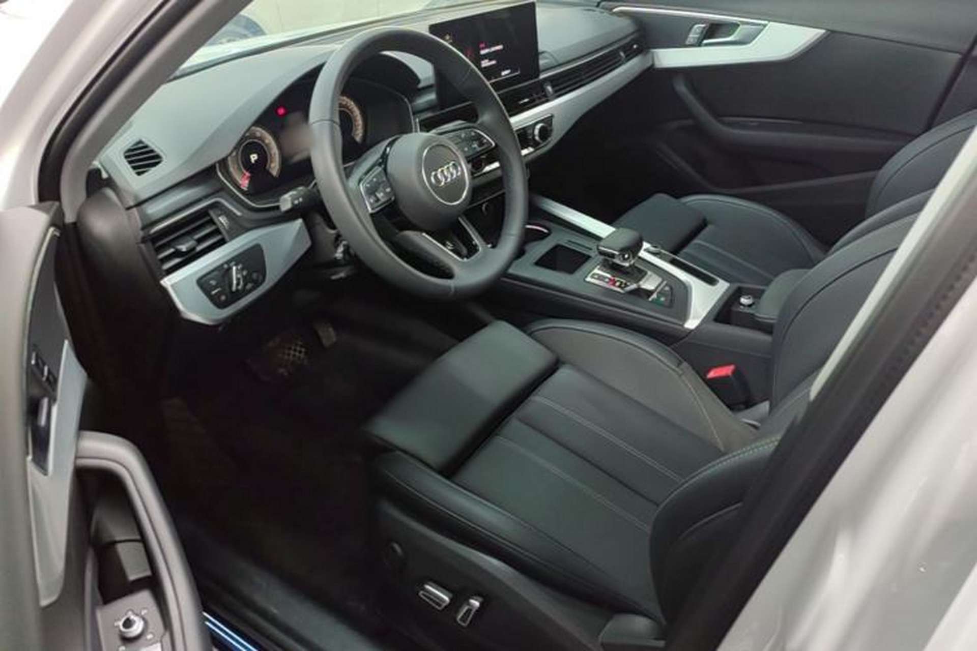 Used Audi A4L 2025 2 Million Units Enjoyment Version 40 TFSI Stylish and Dynamic Type Left Front Seat