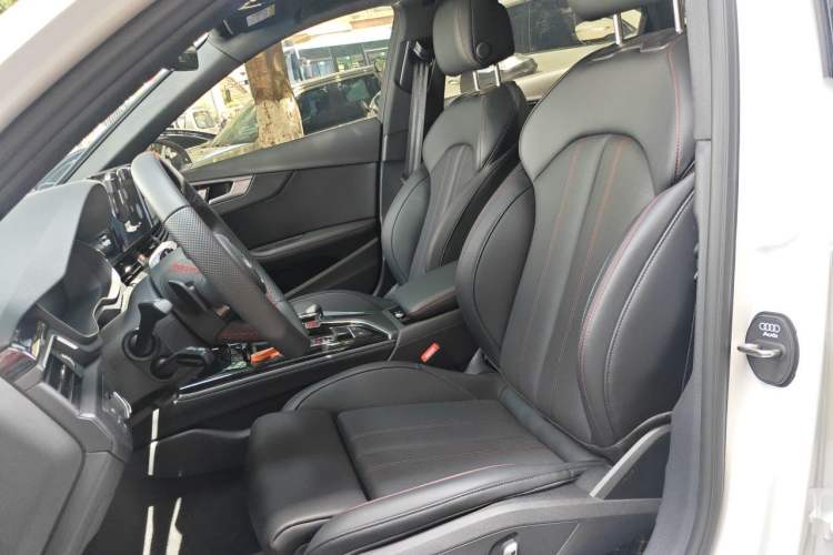 Used Audi A4L 2025 2 Million Units Enjoyment Version 40 TFSI Luxury Dynamic Edition Left Front Seat