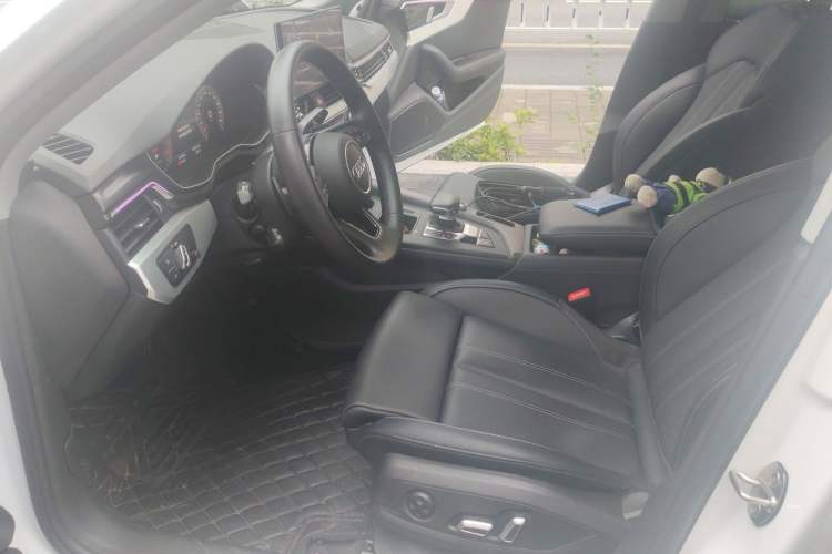 Used Audi A4L 2025 2 Million Units Enjoyment Version 40 TFSI Stylish and Dynamic Type Left Front Seat