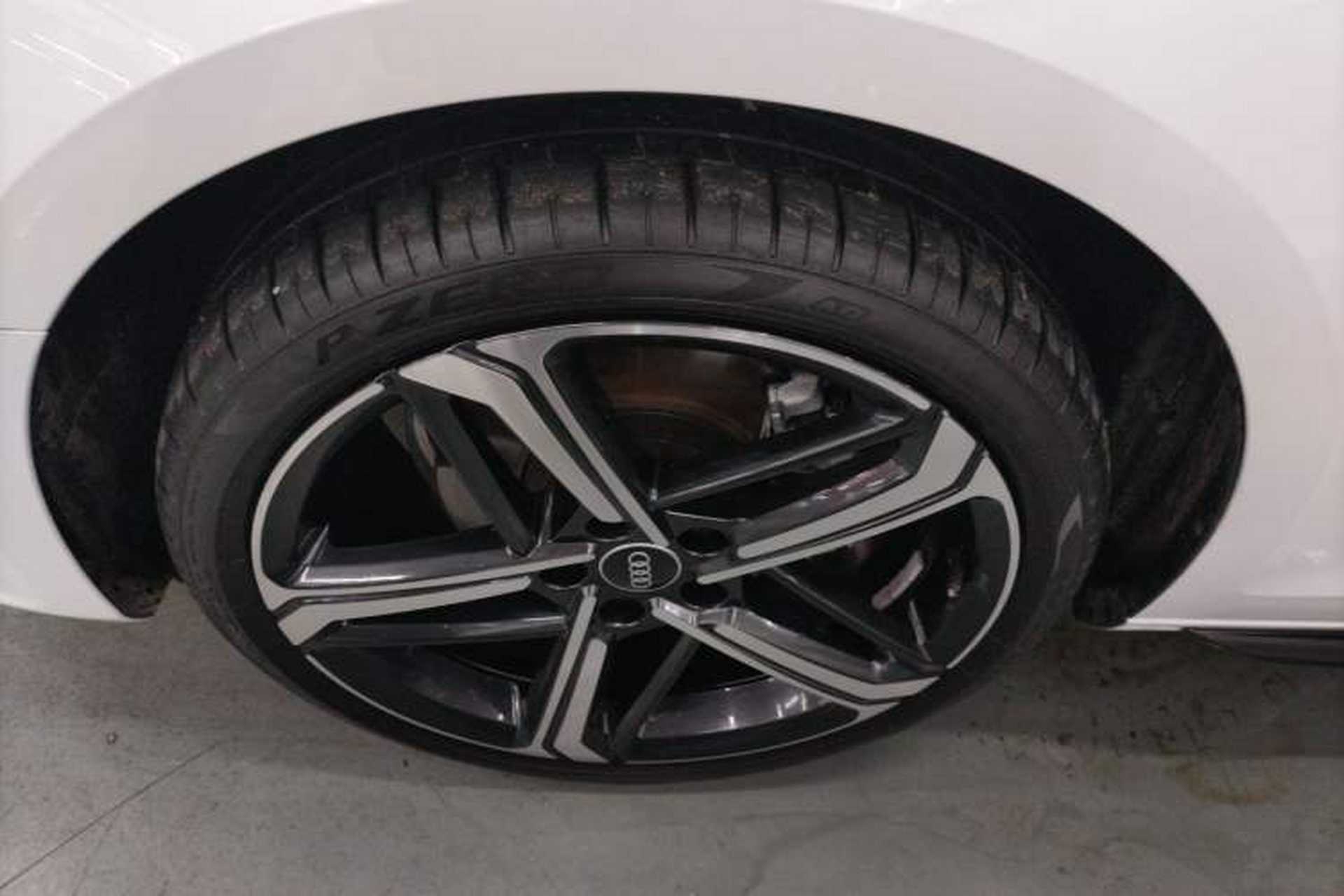 Used Audi A4L 2025 2 Million Units Enjoyment Version 40 TFSI Luxury Dynamic Edition Left Front Wheel Hub