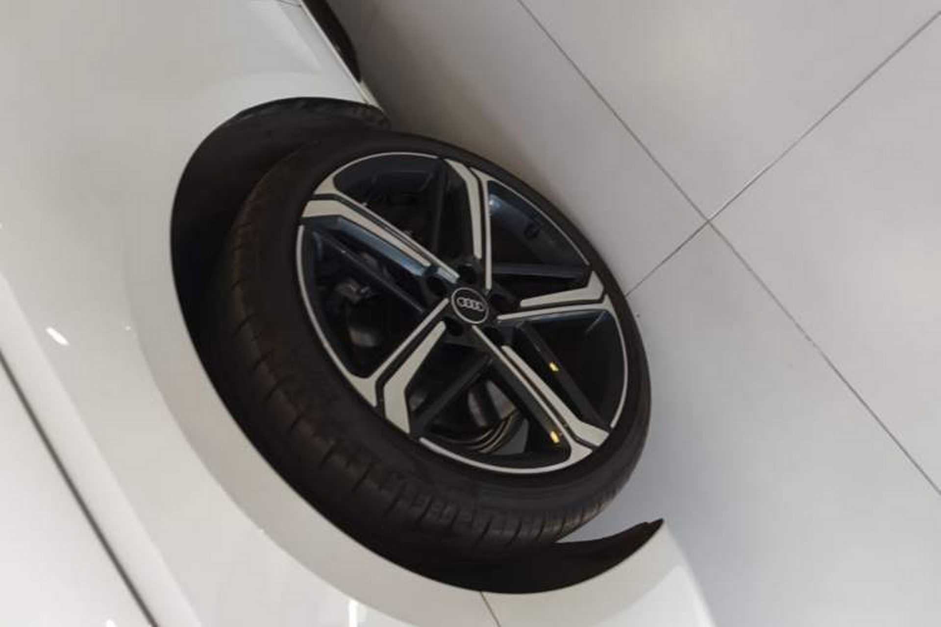 Used Audi A4L 2025 2 Million Units Enjoyment Version 40 TFSI Luxury Dynamic Edition Left Front Wheel Hub