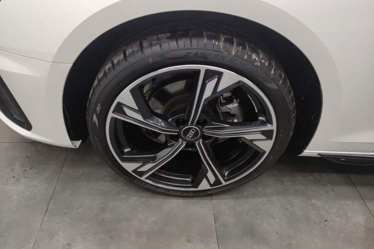 Used Audi A4L 2025 2 Million Units Enjoyment Version 40 TFSI Luxury Dynamic Edition B&O Starry Night Edition Left Front Wheel Hub
