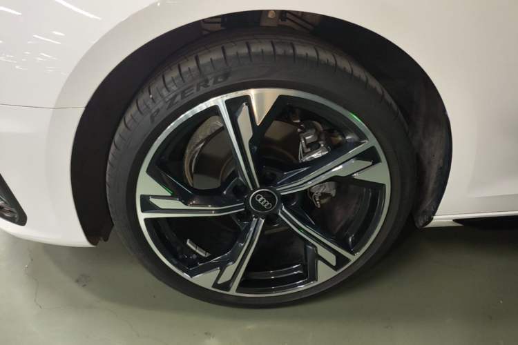 Used Audi A4L 2025 2 Million Units Enjoyment Version 40 TFSI Luxury Dynamic Edition B&O Starry Night Edition Left Front Wheel Hub