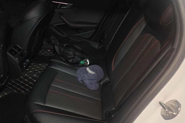 Used Audi A4L 2025 2 Million Units Enjoyment Version 40 TFSI Luxury Dynamic Edition Left Rear Seat