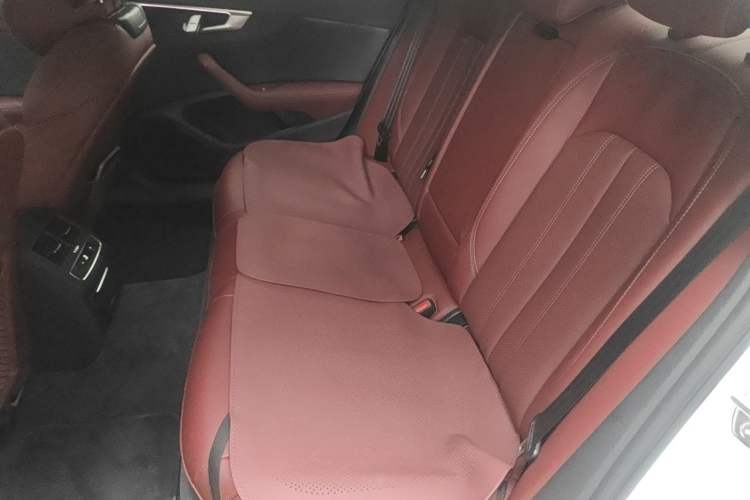 Used Audi A4L 2025 2 Million Units Enjoyment Version 40 TFSI Luxury Dynamic Edition Left Rear Seat