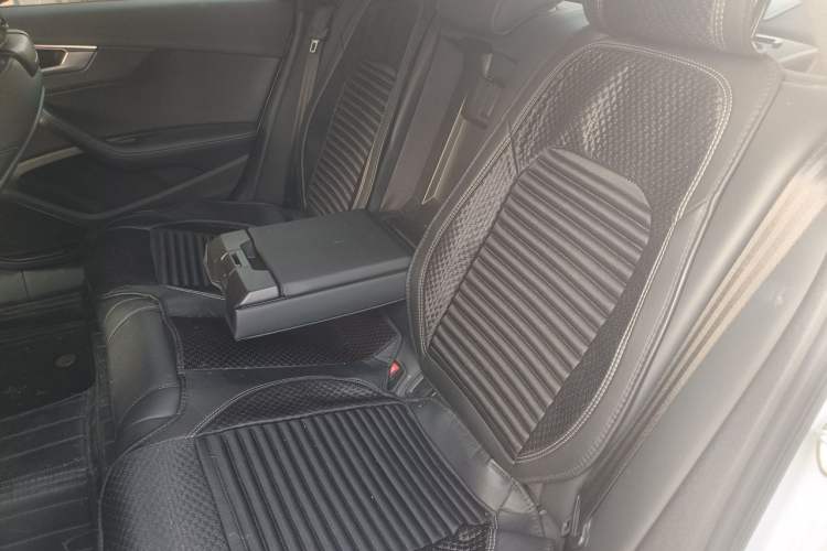 Used Audi A4L 2025 2 Million Units Enjoyment Version 40 TFSI Luxury Dynamic Edition Left Rear Seat