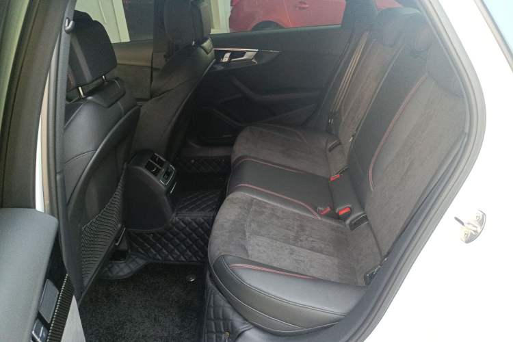 Used Audi A4L 2025 2 Million Units Enjoyment Edition 45 TFSI quattro Prestige Dynamic Type Left Rear Seat