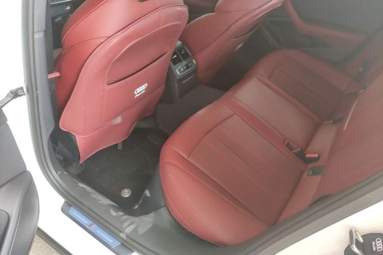 Used Audi A4L 2025 2 Million Units Enjoyment Version 40 TFSI Luxury Dynamic Edition Left Rear Seat