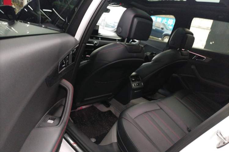 Used Audi A4L 2025 2 Million Units Enjoyment Version 40 TFSI Luxury Dynamic Edition Left Rear Seat