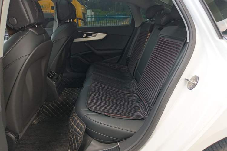 Used Audi A4L 2025 2 Million Units Enjoyment Version 40 TFSI Stylish and Dynamic Type Left Rear Seat